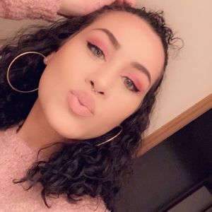 Meet your Posher, Desiree